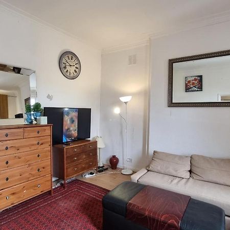 Extra Large One Bedroom Flat With Parking Londra Dış mekan fotoğraf