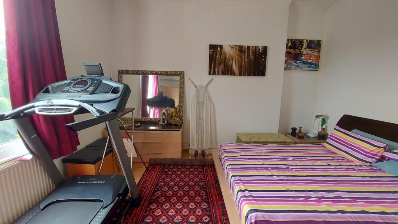 Extra Large One Bedroom Flat With Parking Londra Dış mekan fotoğraf