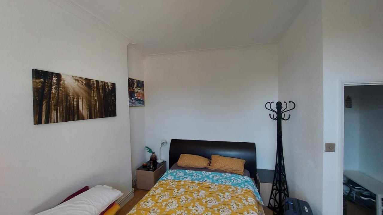 Extra Large One Bedroom Flat With Parking Londra Dış mekan fotoğraf
