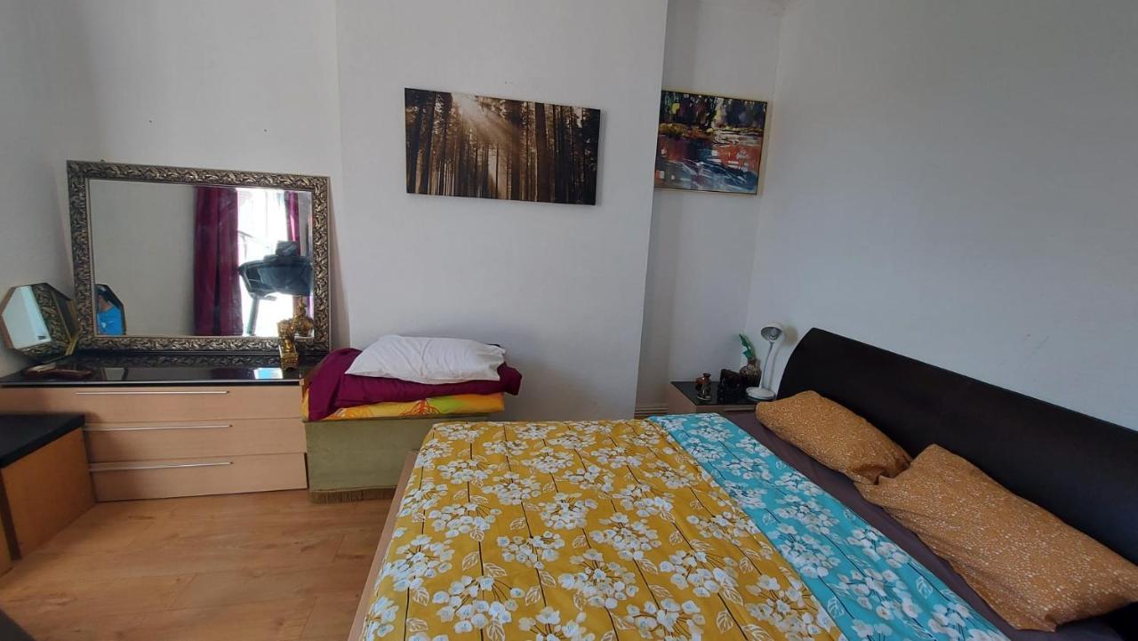 Extra Large One Bedroom Flat With Parking Londra Dış mekan fotoğraf