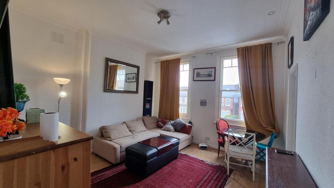 Extra Large One Bedroom Flat With Parking Londra Dış mekan fotoğraf