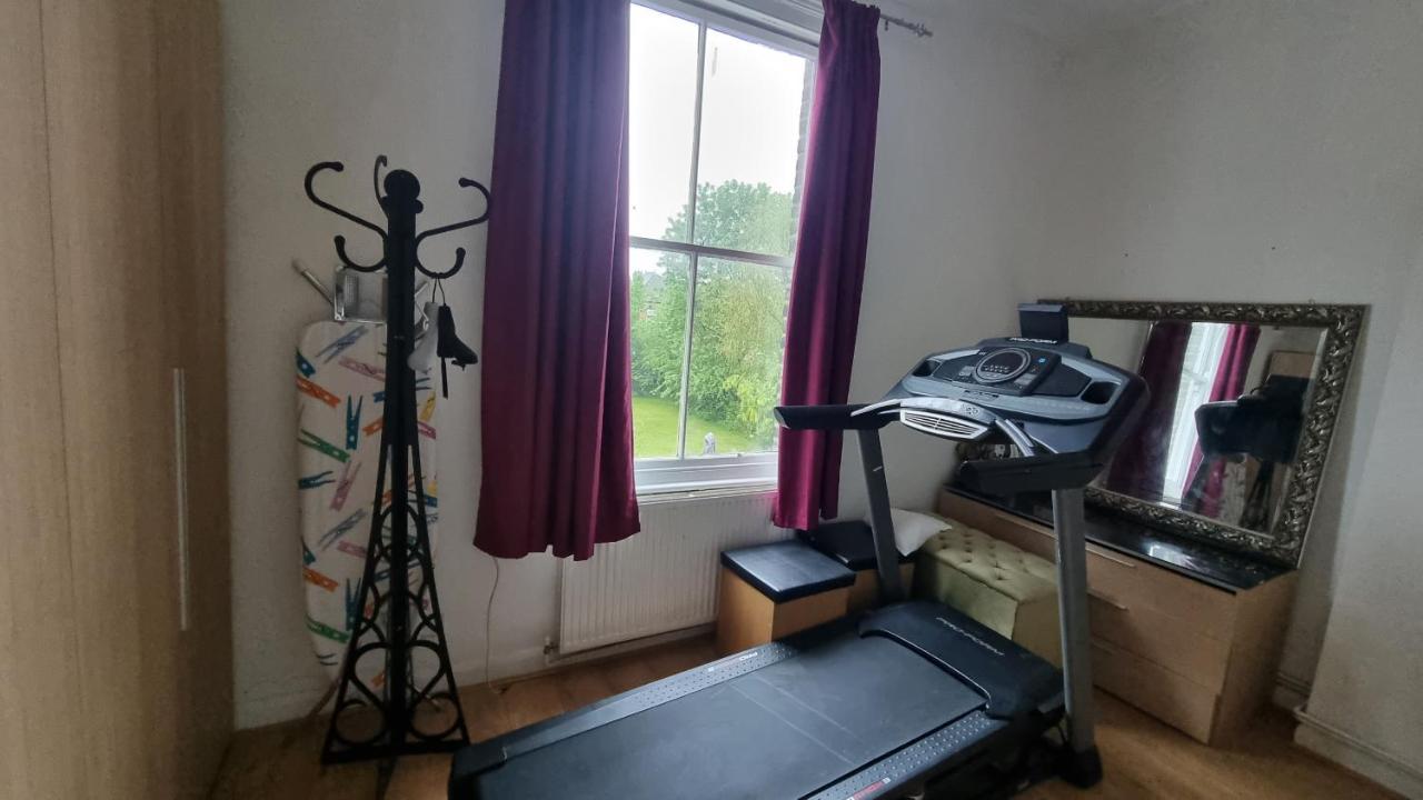 Extra Large One Bedroom Flat With Parking Londra Dış mekan fotoğraf